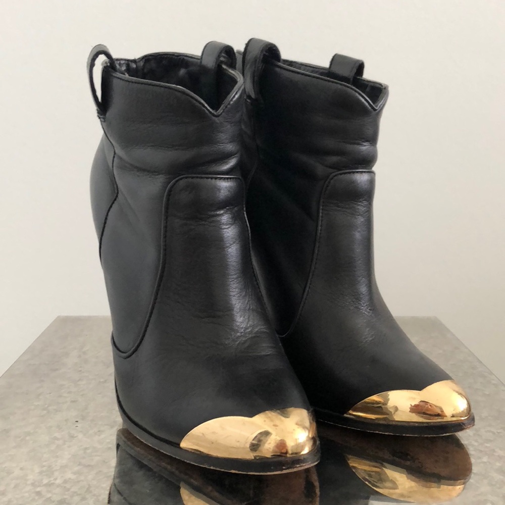 Dolce Vita Ankle Boot with gold metais detail - Picture 7 of 7